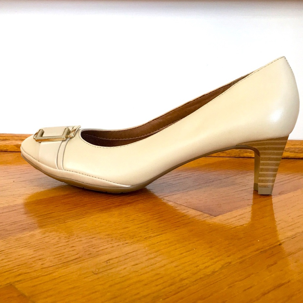 Sofft Women’s Shoes 6.5M Beige Leather Upper Gold Hardware Striped Heels